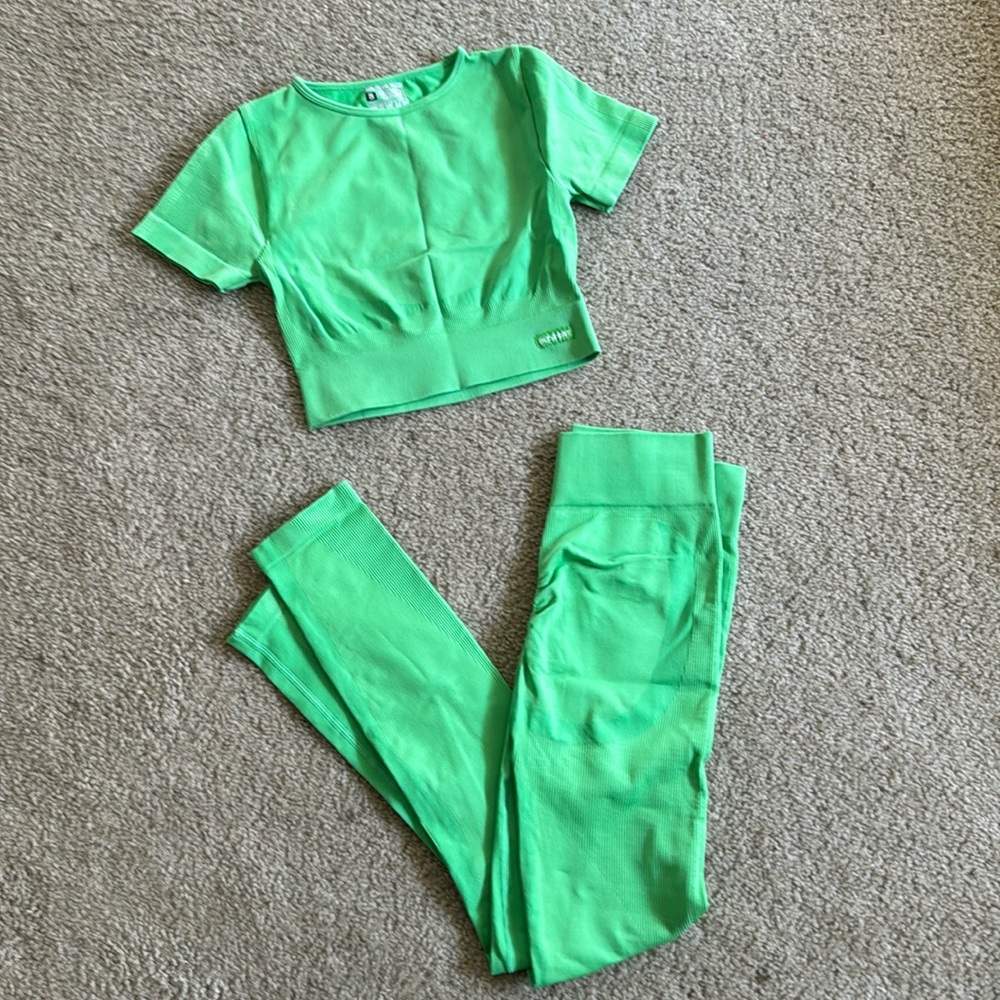 PLT Sport athletic leggings and crop